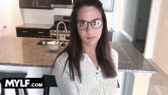 Fucking my Stepmom Alexis Zara while she is inside Hurry