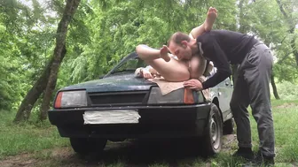 кунилингус на капоте машины бритая бестия