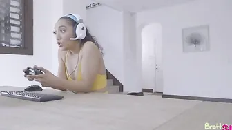 Deep Suck porn video – My Step Sis Is A Gamer women - S18:E10