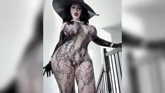 lady dimitresku resident evil 8 cosplay tetona