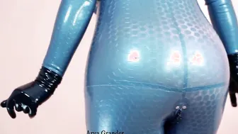 Pin Up curvy cougar Arya Grander and pvc catsuit bondage