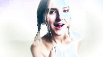 Eva Elfie Ocean Eyes (by Billie Eilish)