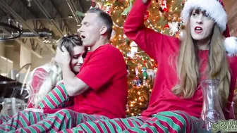 Niki Snow taste her stepdads dick beside the glimmering tree