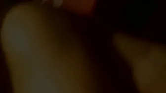 Ce jeune lui baise la bouche et elle aime