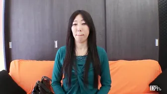 恥じらう銀行員の妻〜何をされてもカメラ目線〜 美月寛子 one