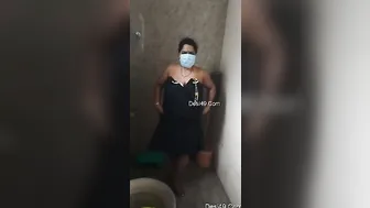 Tamil married woman hot talk while bathing