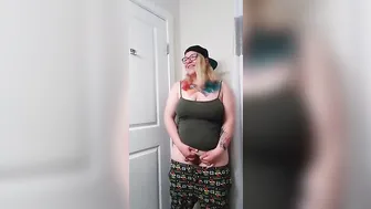 Bbw finger fucked while standing