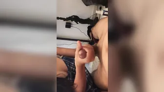 Rich Hand Job to the Slender to Relax