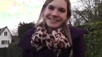Pipe porn video – Jeune BLONDE se laisse culbuter lors de son premier casting