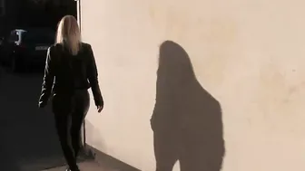 Edgy outside encounter