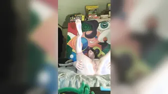 Bombshell Hispanic Gets Naked and Plugs her Holes while Crazy Talking
