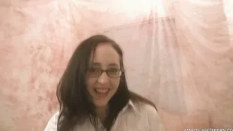 BIG BOOBED VULGAR BEAUTY POSING AND SUCKING OFF DICK