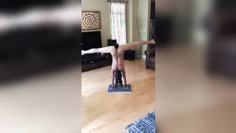 chinese Nude Handstands