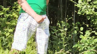 Allowed a Dude to Jerk off on himself into the Park