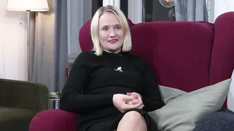 Lena Verwöhnt Sich Auf Dem Fußboden