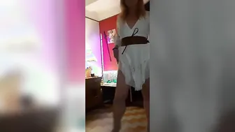Belle milf Francaise Avec SA Nouvelle Tenue Bien Bandante Vous Chauffe Comme Une Chienne