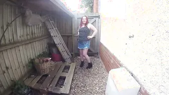 Curvy Ex-Wife into Denim miniskirt flashing inside the yard