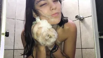Novinha fogosa não aguentou o fogo no rabo e ficou bem molhadinha vem você também