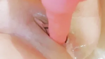 Having Fun with my little Snatch while taking a Bath-Tub 