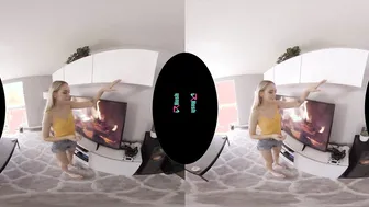 VRHUSH Small Blonde Lily Larimar Fucks the Delivery Dude