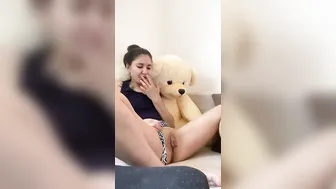Трахнула себя резиновым членом 