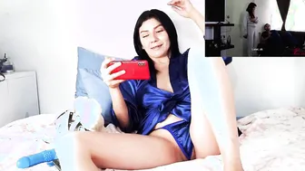 Tape Reacciono Mientras me Masturbo Con un Vibrador