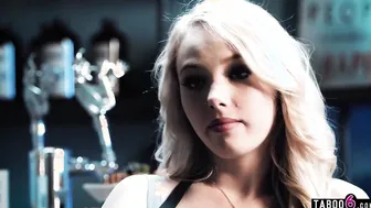 Naive innocent 19 yo blonde groupie Dixie Lynn screwed by the solo artist