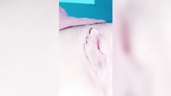 見てるだけで濡れてくる年下彼女のいやらしくて可愛いピンクなおまんこ❤️ 【カップル個人撮影】
