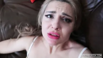 mom BLOWS  FUCKS a SUPER SEXY STRANGER INTO THE LIFT AND THEN AT HOME