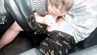 Уличница на пътя ми ближе пениса