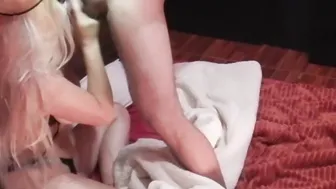 Blonde mom doing Head to a Stranger