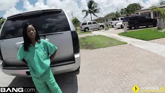 Roadside - Stacy offer her mechanic a fellatio inside outdoor