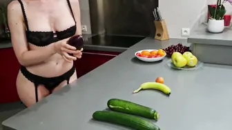 Teaser porn video – Teaser milf Se Defonce La Chatte Avec Concombre Courgette et Aubergine
