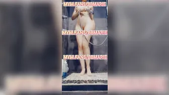 milf Se Masturbe Sous La Douche