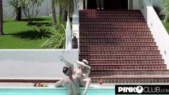 Piscina porn video – La Tettona Marica Chanelle Inculata Nel Triangolo a Bordo Piscina