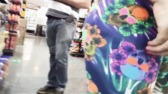Milf butt is back with another legging candid