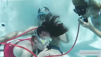 Underwater fellatio goes 2 way