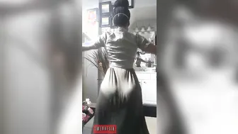 Jiggly ass shake