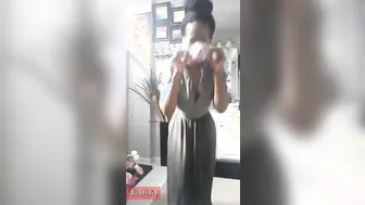 Jiggly ass shake
