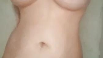 Esta Putica Esta Tocandose En El Baño