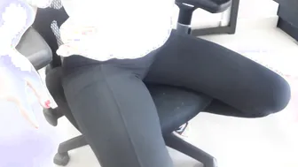 Arriscado Ela Excitada no Trabalho Tira a Leg no Banheiro.