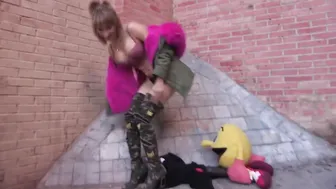Huge melons Cutie into underwear shows her stunning body inside