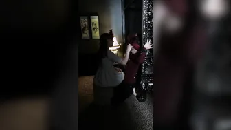 Femme Dominatrice et Sadique Gifle Son Soumis Dans un Hôtel De Luxe