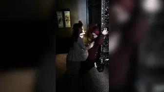 Femme Dominatrice et Sadique Gifle Son Soumis Dans un Hôtel De Luxe
