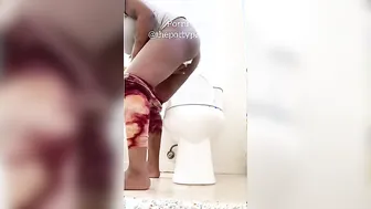 Bare Toes Letting the Peeing Drizzle out