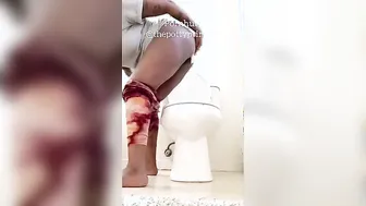 Bare Toes Letting the Peeing Drizzle out