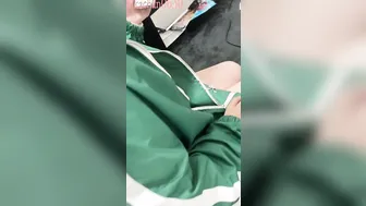 【やめて気持ち悪い】童貞が嫌がる金髪のギャルの服を脱がせて