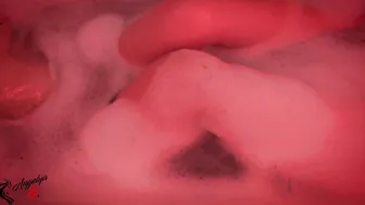 A sluts with an Excellent Figure has Fun inside the Wc with a Sex Toy