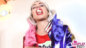 Harley Quinn Cosplayers Perfectly use their Stockings Toes