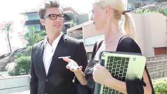 Bombshell reife Frau mit groen schlaffen Titten wird von Geschf